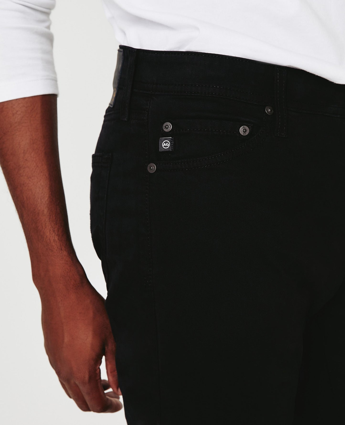 AG JEANS GRADUATE IN SUPER BLACK